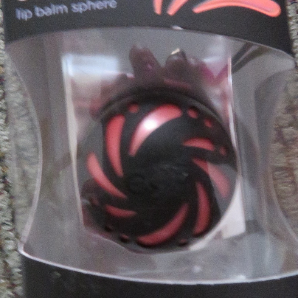WOMENS -MAKE-UP  EOS- SHIMMER LIP BALM SPHERE